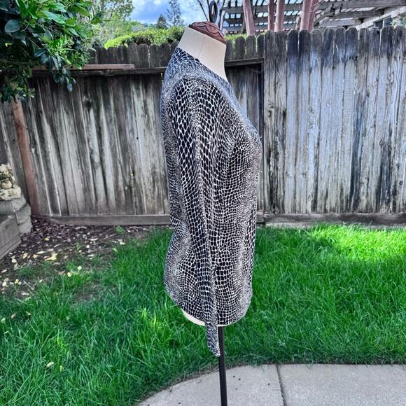 Banana Republic Factory Animal Print Crew Neck Light Sweater Women's Size M NWT - Picture 3 of 9